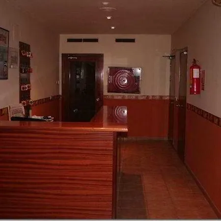 Picnic Hotel *